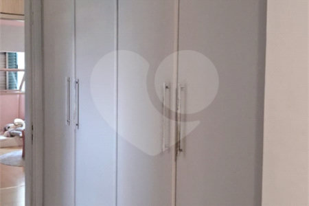 Apartamento a venda na Aclimação com 4 dormitórios e 2 vagas.