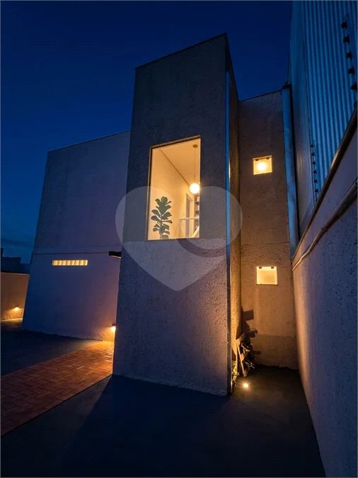 Casa com Suíte Master, Closet, Piscina e Espaço Gourmet Próxima ao Parque Ecológico- 03 quartos -com quintal