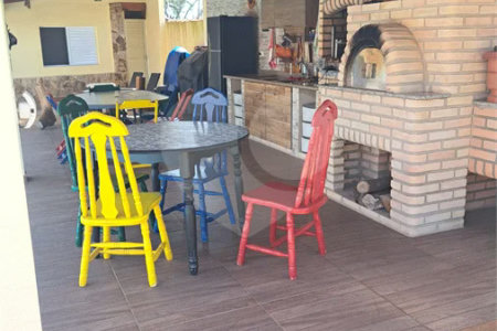 Casa Ampla com 5 Dormitórios, Piscina e Lazer Completo em Terreno de 1.260 m²