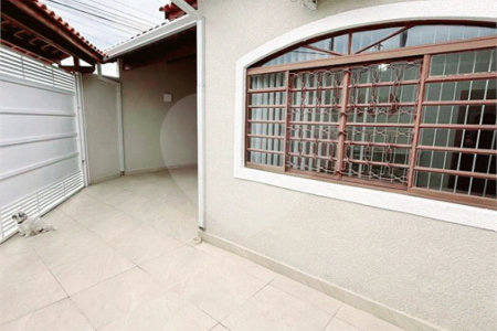 Casa térrea para venda com 02 dormitórios e 02 vagas de garagem em Atibaia