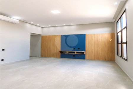 Indaiatuba- Jardim Bom Sucesso - Venda: R$ 765.000,00 - Área total: 150m² Área construída: 115m² - 3 dormitórios sendo 1 suíte com armário planejado; Cozinha integrada; Sala para dois ambientes; Banheiros com box gabinetes e espelhos; Área gourmet com churrasqueira a carvão e móveis planejados;