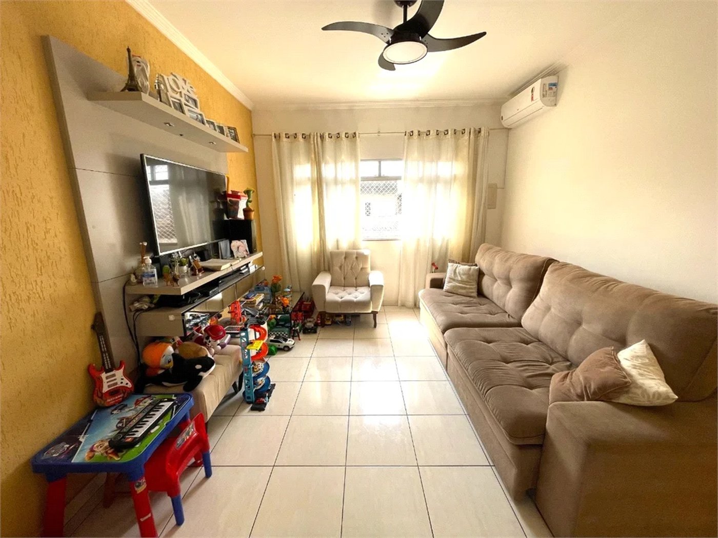 Sobrado à venda com 182m² 3 quartos, 2 vagas e churrasqueira em excelente localização