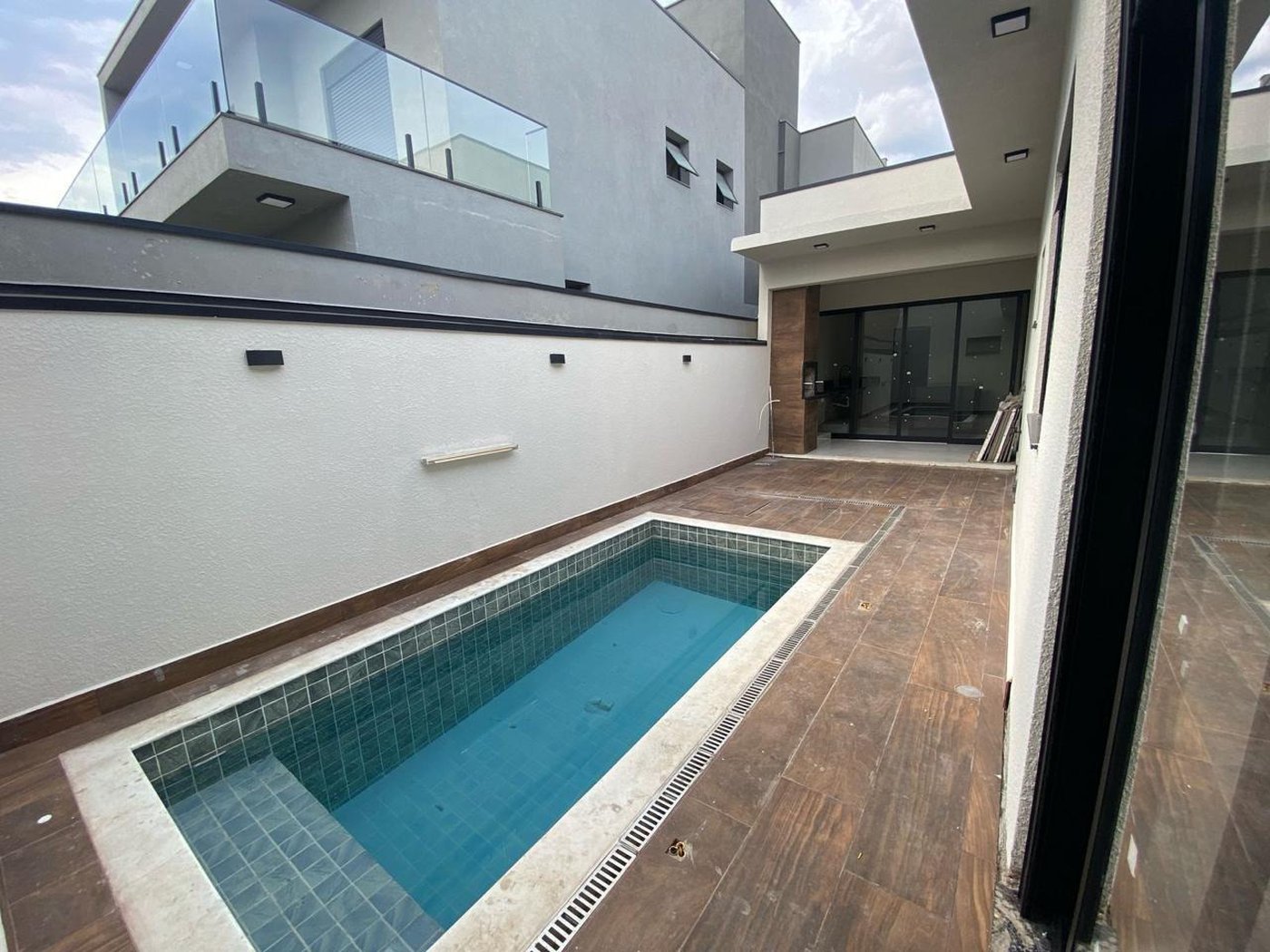 Casa à venda com 3 quartos, sendo 1 suíte, no condomínio Terras da Estancia, Paulínia- SP