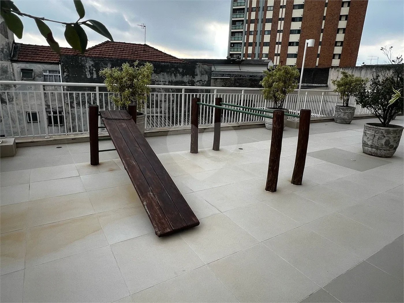 Apartamento com 246m² , 4 dormitórios , sendo 2 suítes , 4 vagas de garagem , à venda na Penha.