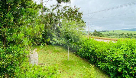 Casa à venda com 4 quartos, sendo 1 suíte,  em Residencial e Industrial Campo Alegre, Poços de Caldas, MG