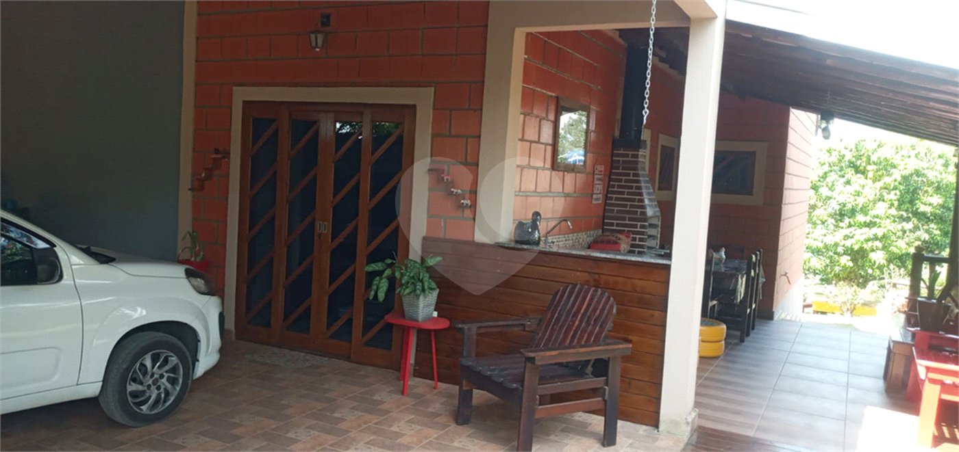 Chácara à venda com 3 quartos, sendo 2 suítes,  em Monterrey, Louveira, SP