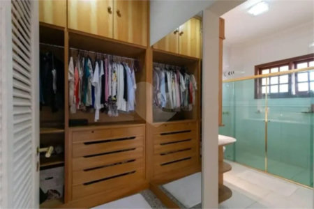 Casa com 3 dormitórios sendo 3 suítes com 03 vagas de garagem.