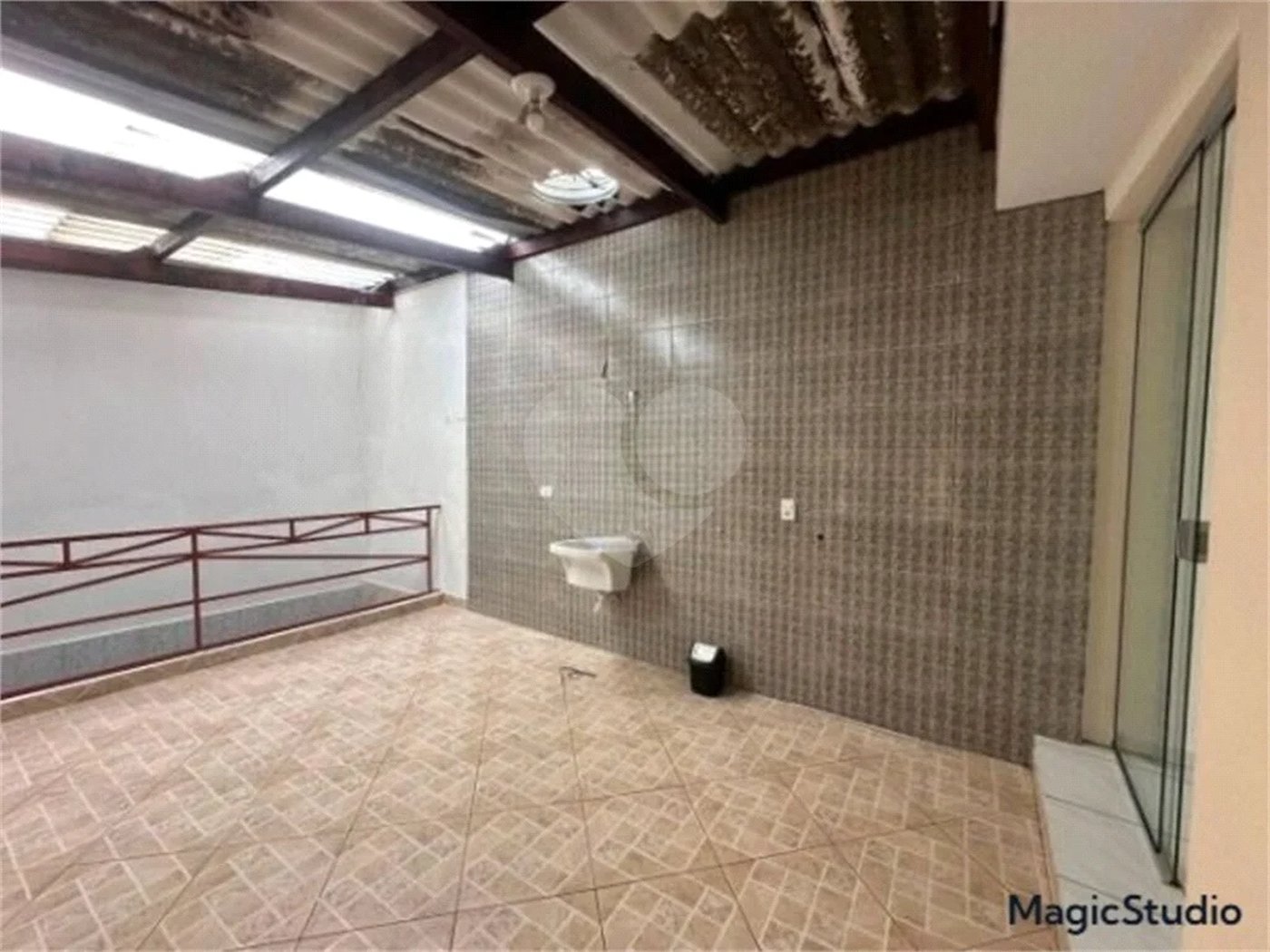 Casa com 200m² , 5 dormitórios , sendo 1 suíte , 3 vagas de garagem , à venda em Guarulhos.