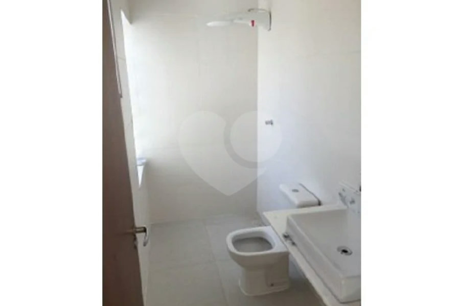 Sobrado novo nunca habitado.