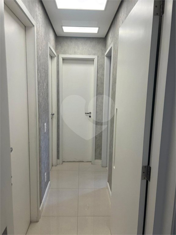 Apartamento. 78 m2, 3 dorm., uma suíte, lavabo, banheito, duas vagas, deposito no sub, varanda gormet.Aceita e estuda Permuta.
