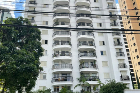 Apartamento Mobiliado de 110m² com Varanda Ampla, 3 Dormitórios e Localização Privilegiada Próximo ao Metrô Eucaliptos