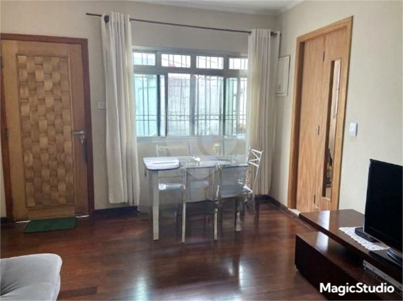 Casa com 180m², 3 dormitórios, sendo 1 suíte, 2 vagas, à venda na Vila Prudente.