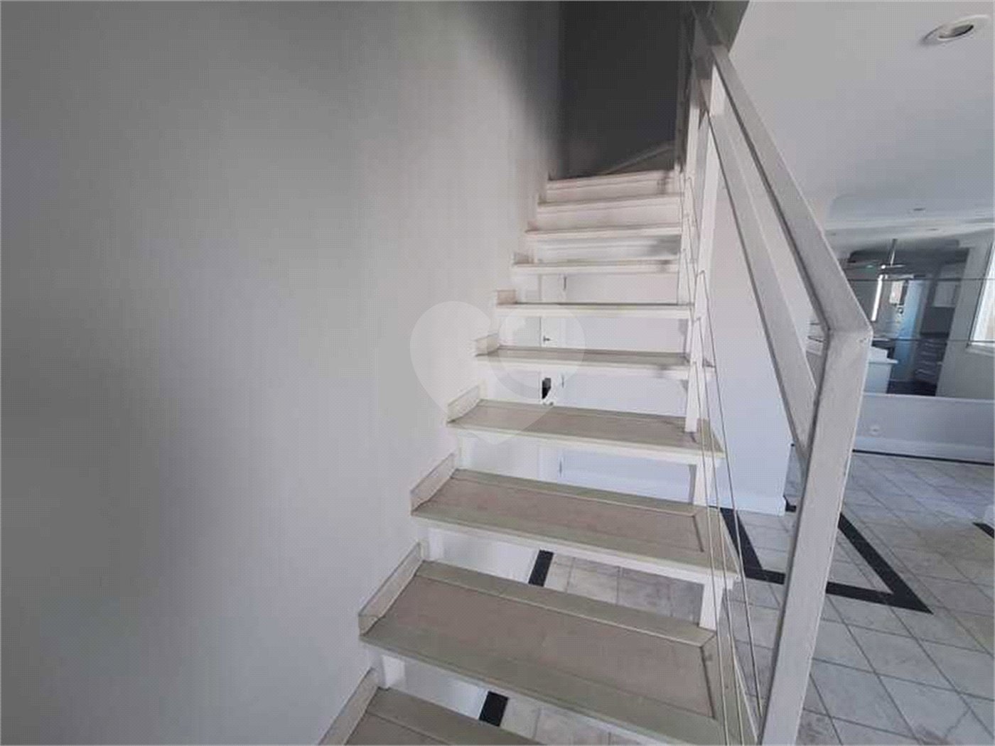 Apartamento para locação com 2 dormitórios, sendo 1 suíte com 02 vagas, totalmente climatizado nos 3 ambientes