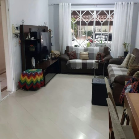 Sobrado espaçoso e completo em condomínio fechado no Bonfiglioli!