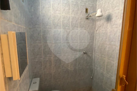 Casa Térrea com 3 dormitórios, sendo 2 suítes.