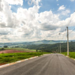Terrenos a partir 300 metros em condomínio fechado e pronto para construir, aceita financiamento