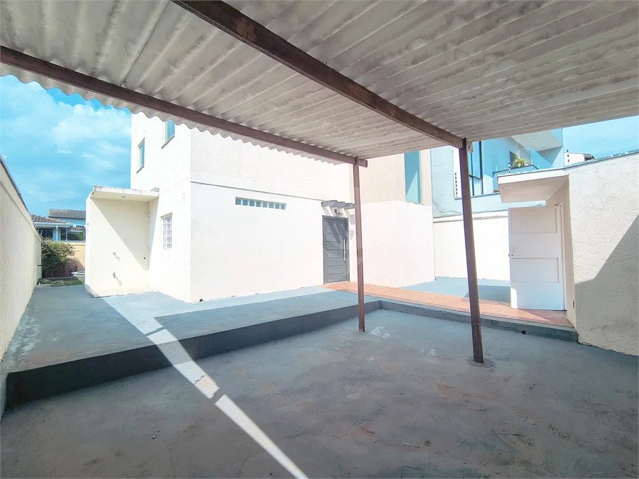 Casa com Suíte Master, Closet, Piscina e Espaço Gourmet Próxima ao Parque Ecológico- 03 quartos -com quintal
