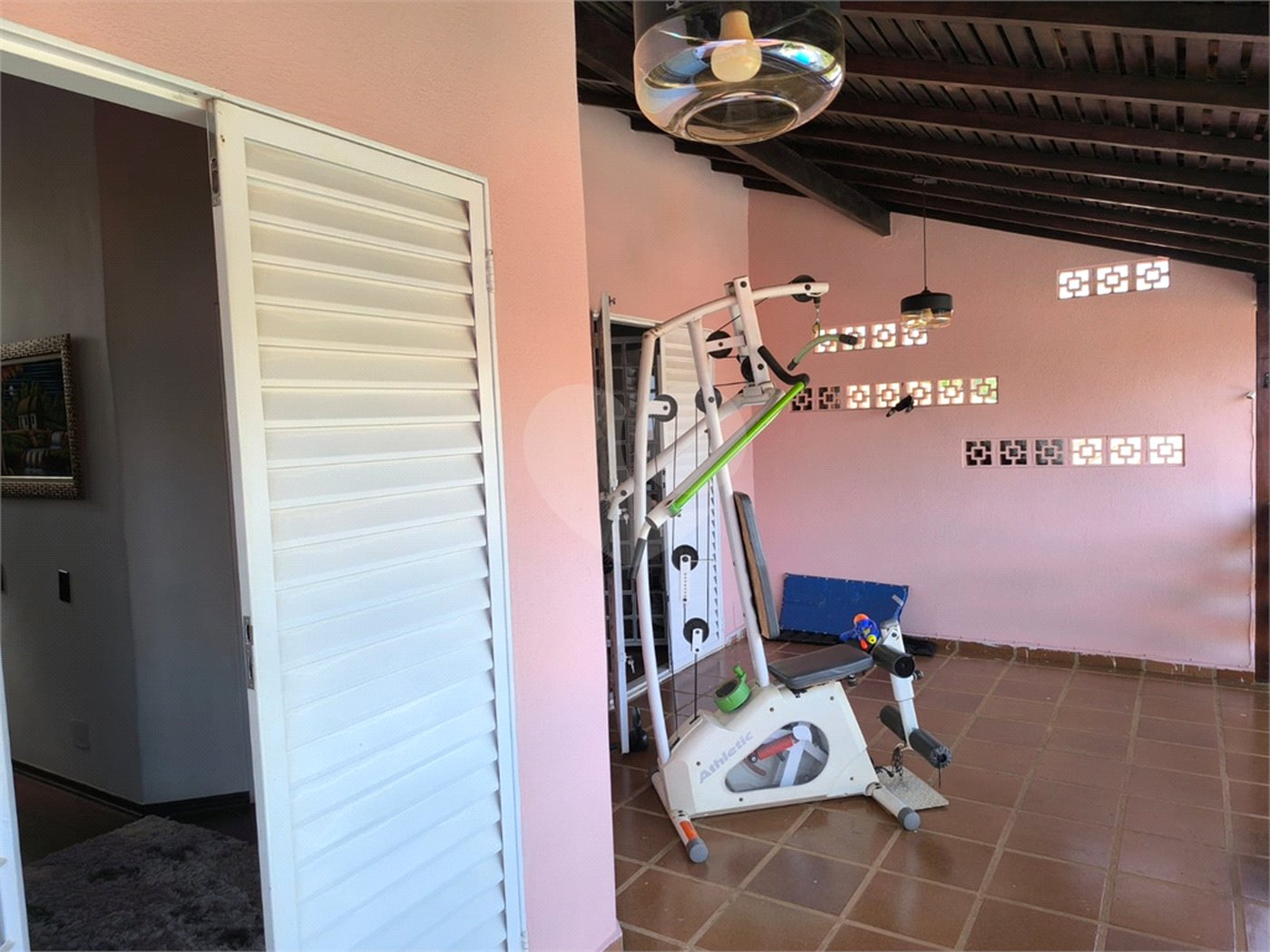 Casa à Venda no Santa Marta com 3 Suítes e Piscina