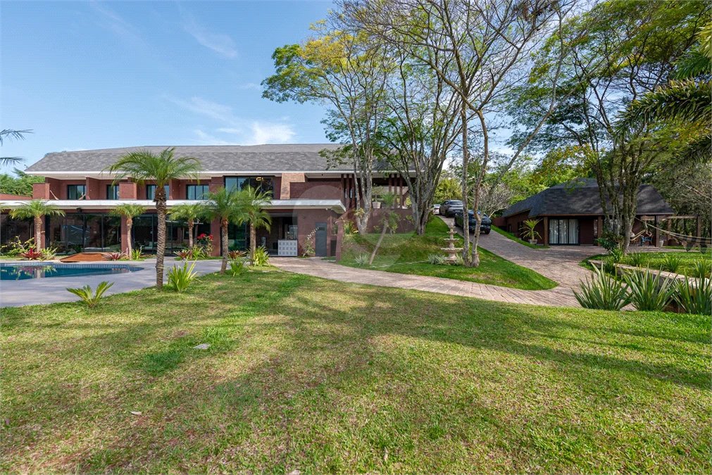 Casa à venda com 4 suítes no condomínio Vale da Santa Fé, Vinhedo - SP