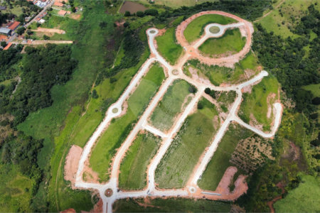 Terrenos de 300 metros em condomínio fechado e prontos para construir na região de Atibaia