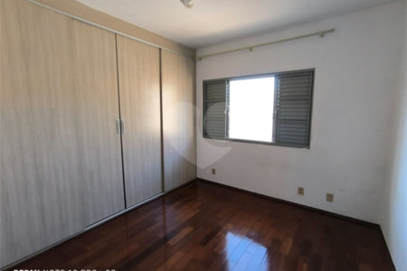 Casa á venda na Avenida Pau Brasil.