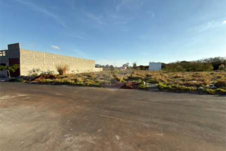 Terreno comercial com 260m2, próximo da rodovia Washington Luiz, em São Carlos.