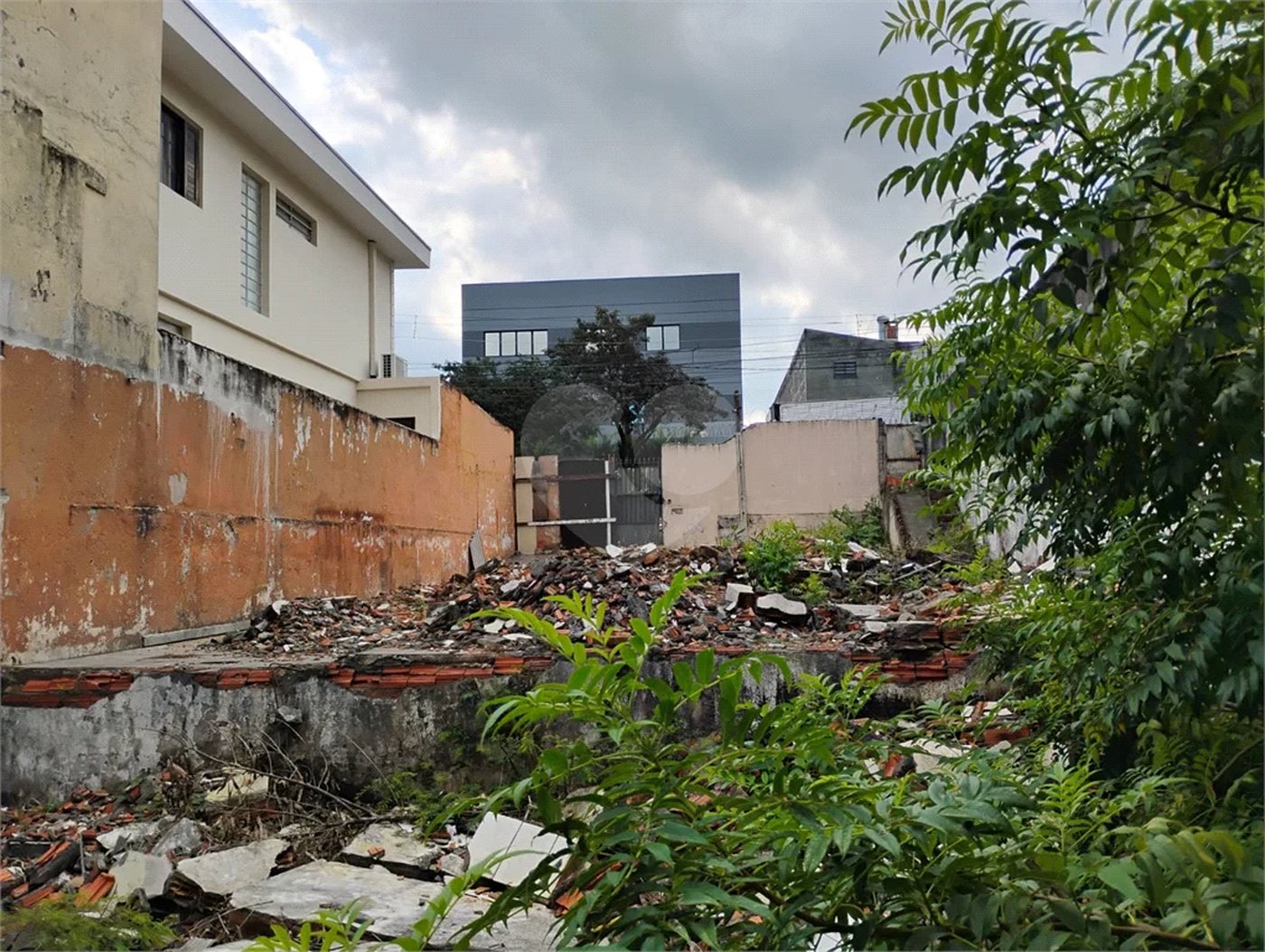 Vende-se Terreno de 715 m² na Vila Santa Catarina — Excelente oportunidade para investidores