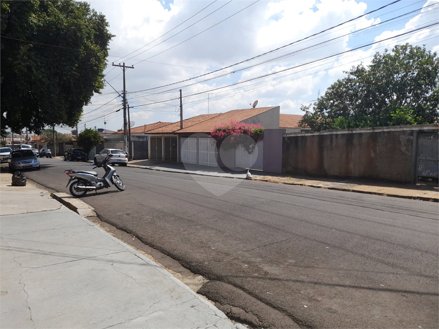 Terreno plano com boa localização no Cruzeiro do Sul .
