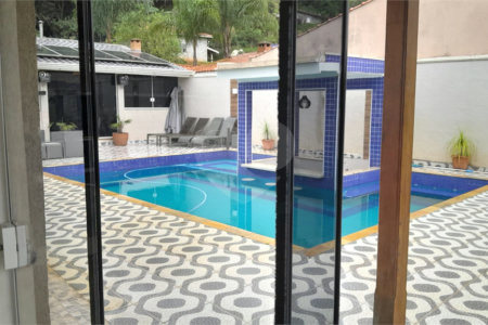 Chácara em Área Rural de Piracaia, com casa principal + 4 kitnets alugadas, excelente localização