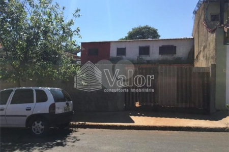 Terreno com 211,60 m² de área total.