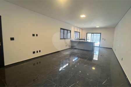 Casa Assobradada com 3 suítes na Vila Thais em Atibaia