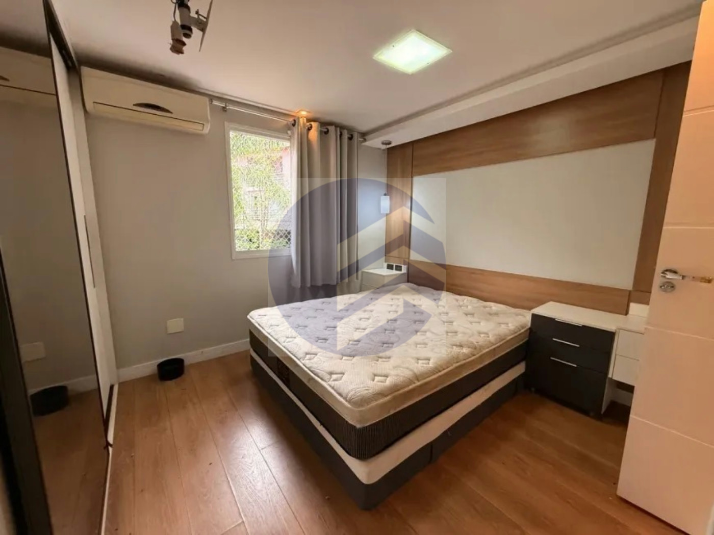Casa à venda com 2 quartos, sendo 2 suítes, no condomínio Vilas V, São Paulo - SP