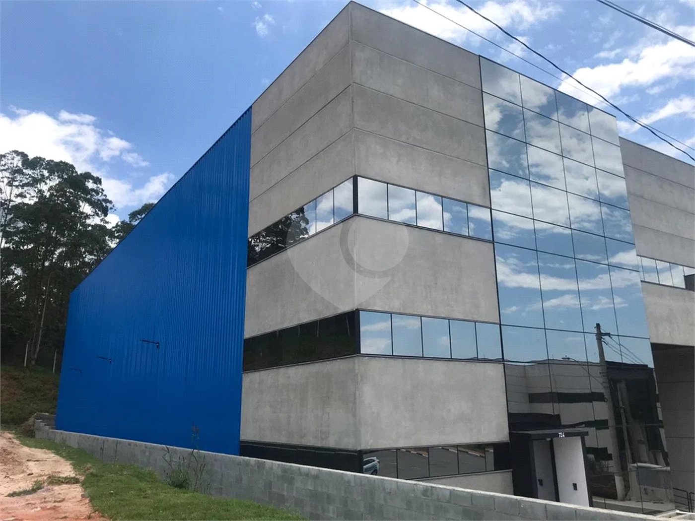 Galpão industrial com renda à venda em Cotia
