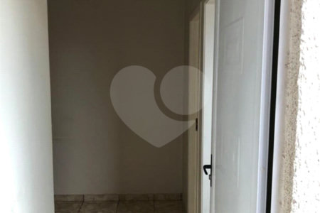 Casa térrea no Condomínio Moradas II .