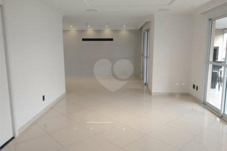 Apartamento 3 suítes, varanda gourmet, 3 vagas em Condomínio Clube na Mooca
