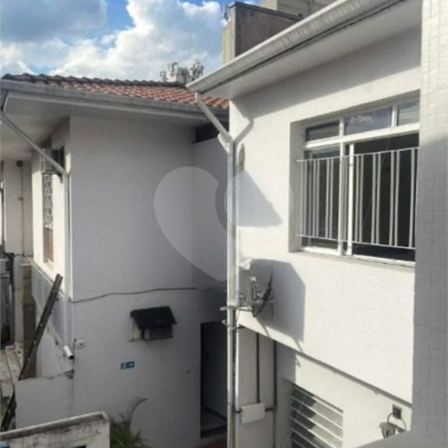 Casa comercial com 300m², 5 quartos, 2 vagas, para locação no Campo Belo!