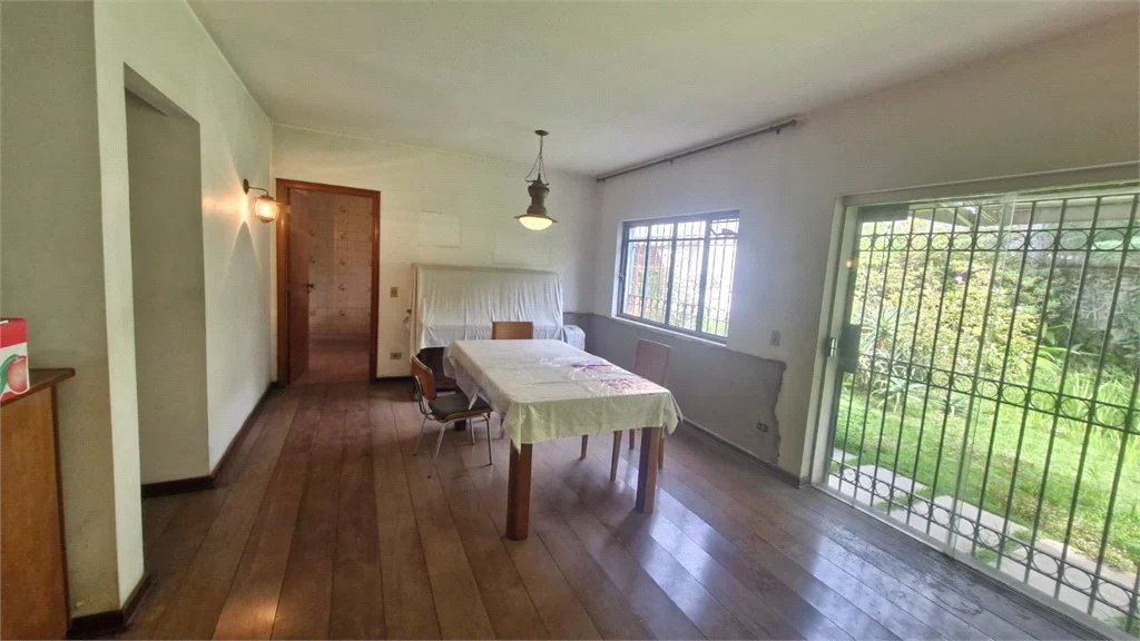 Sobrado à venda com 3 quartos, sendo 1 suíte, em Cidade São Francisco, São Paulo, SP