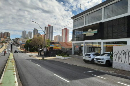 Galpão Comercial à Venda – Localização Estratégica na Avenida São Carlos