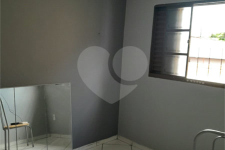 Sobrado á venda, com 03 Dormitórios, em Ibaté.