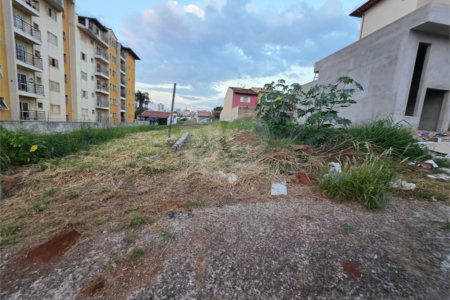 Terreno no Jd. Gibertoni, próximo ao SESC e ao Shopping