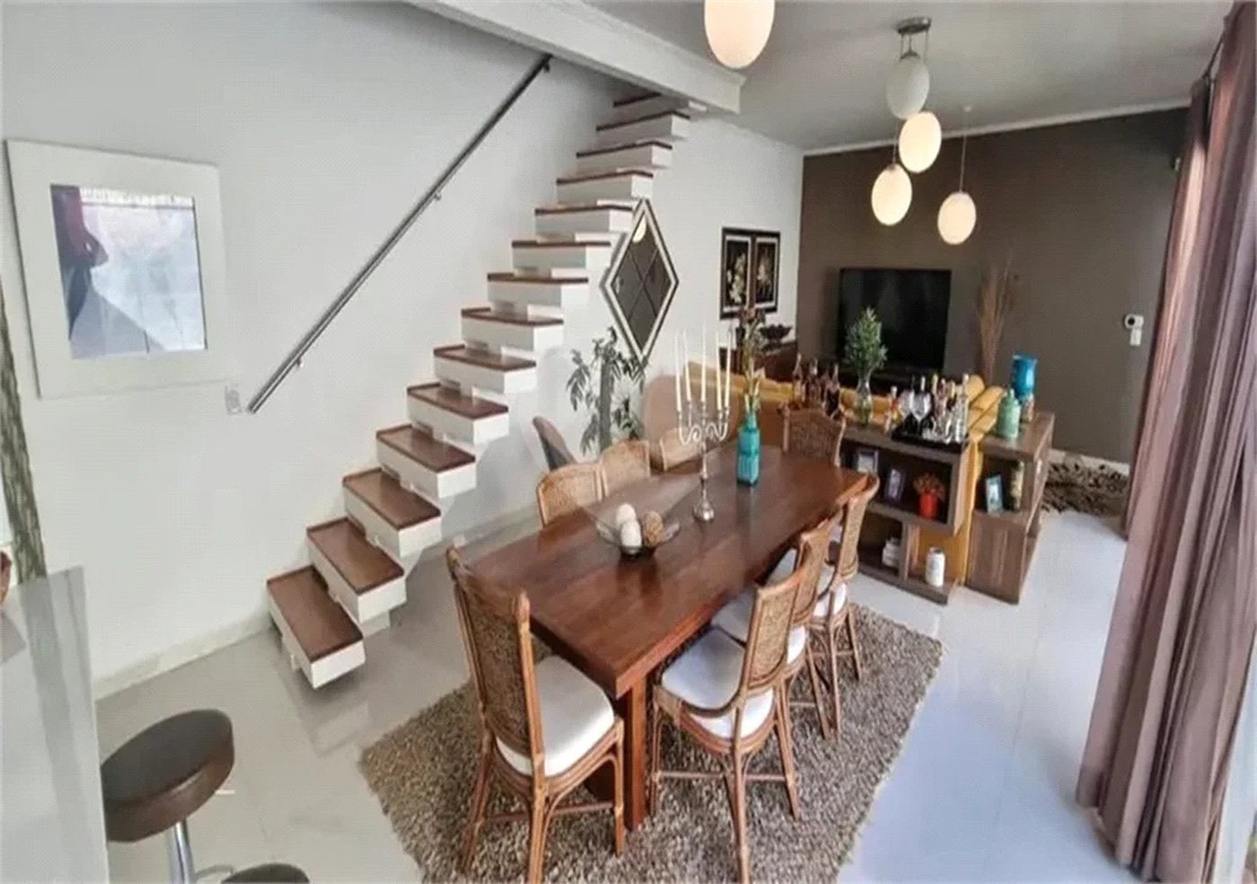 SOBRADO MOBILIADO DE 199,0 M² COM 02 SUITES, 04 VAGAS E PISCINA PARA VENDA NO JARDIM VIRGINIA BIANCA