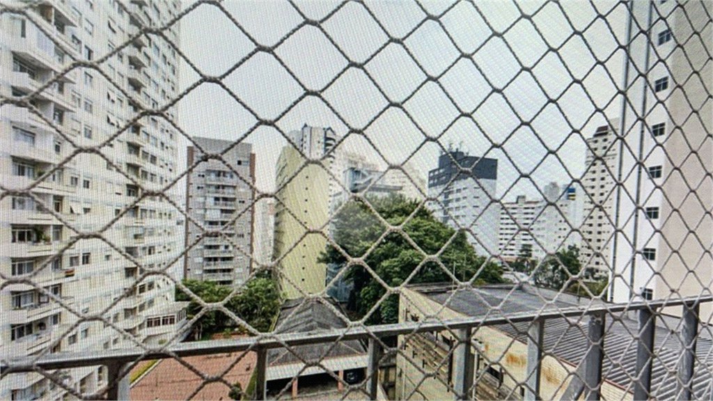 Apartamento de 345m2, 1 por andar.4 dormitórios (sendo 1 suite e 1 closet).