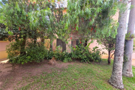 Casa Térrea 5 quartos bem localizada com piscina.