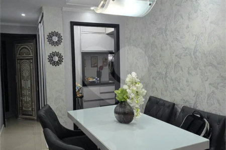 Apartamento de 3 quartos, com garagem, á venda no Cambuci