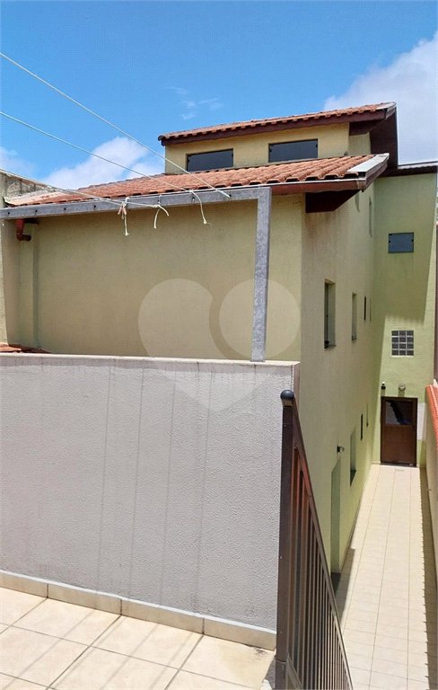 Casa com 324m², 4 dormitórios, sendo 1 suíte, 4 vagas, à venda no Jardim Las Vegas em Santo André.