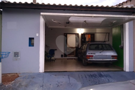 Casa térrea no Antenor Garcia.