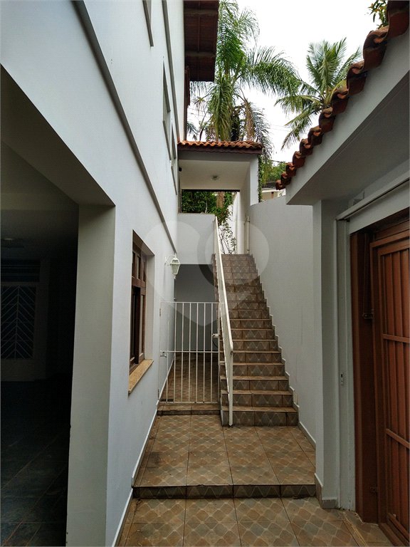 SOBRADO DE 426,0 M² COM 04 SUITES, SALÃO DE FESTAS, 06 VAGAS,06 BANHEIROS E PISCINA PARA LOCAÇÃO OU VENDA NO BARRO BRANCO