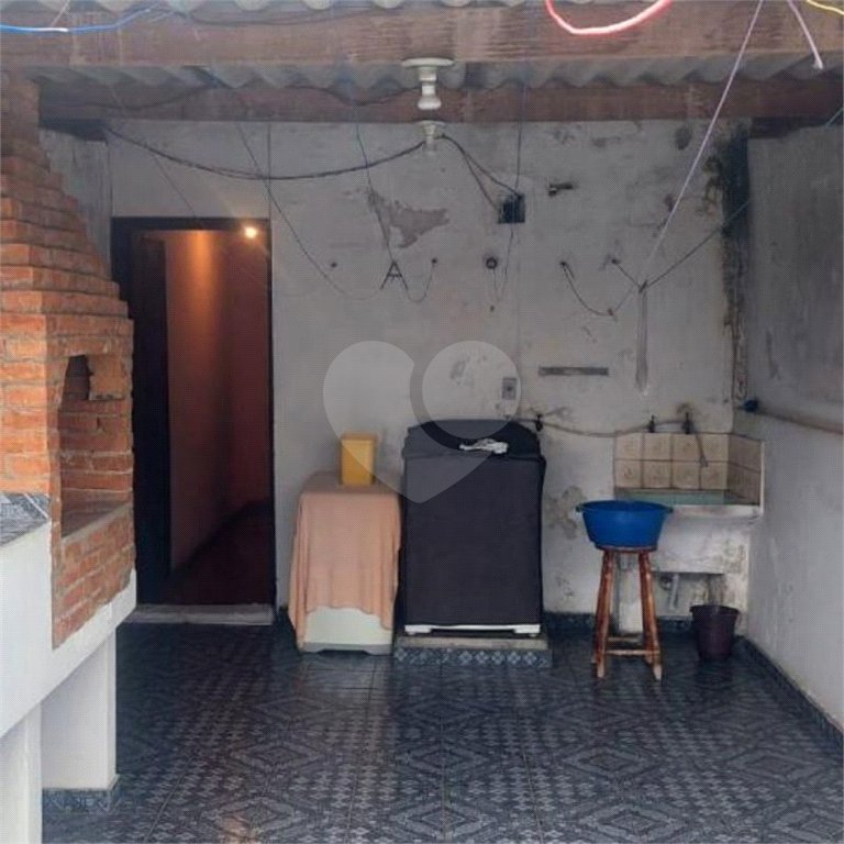 Sobrado de 284m2 na Saúde com 4 dorms, 1 suíte, 3 banheiros, 4 vagas. Estuda permuta.