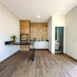Indaiatuba - Condomínio Milano - Sobrado - 350 m² de terreno - 240 m² de área construída - 4 vagas de garagem, sendo 2 cobertas - Salas de estar e jantar integradas - 3 suítes com closet e varanda no pavimento superior - Escritório no térreo - Espaço gourmet com churrasqueira - Banheiro externo