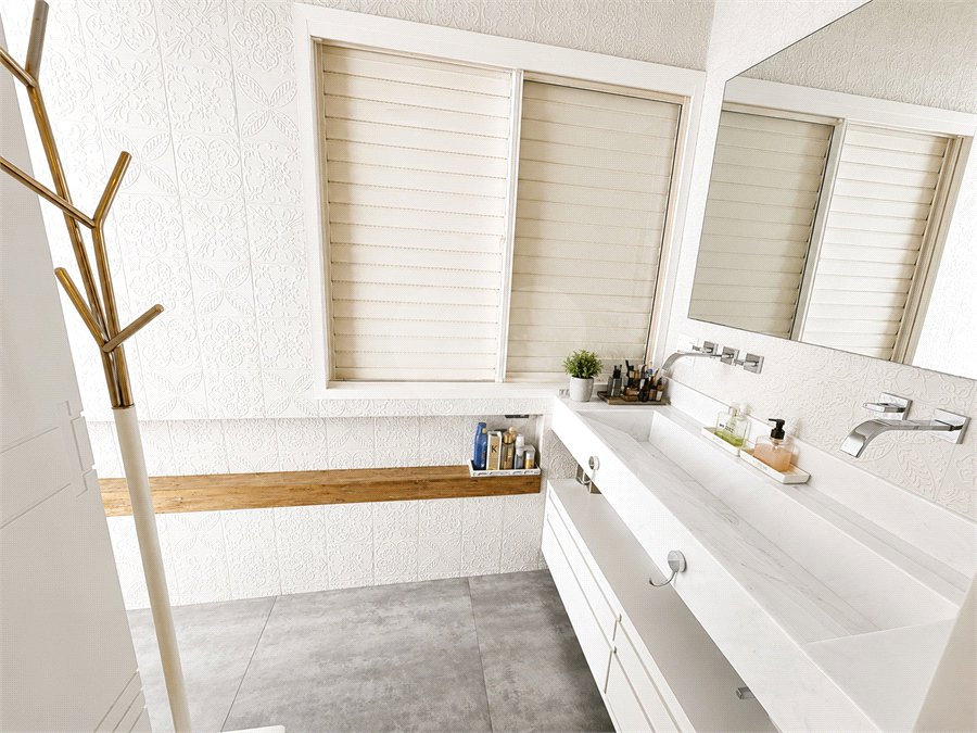 Apartamento reformado com 186 m² em Santa Cecília